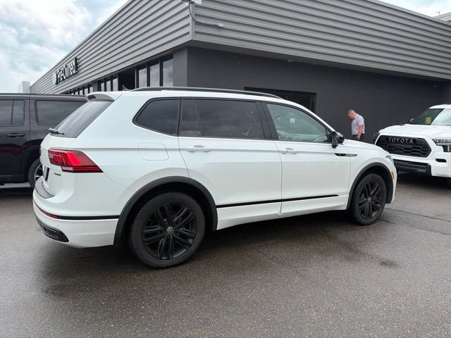 Used 2022 Volkswagen Tiguan SE R-Line AWD/4WD image 3