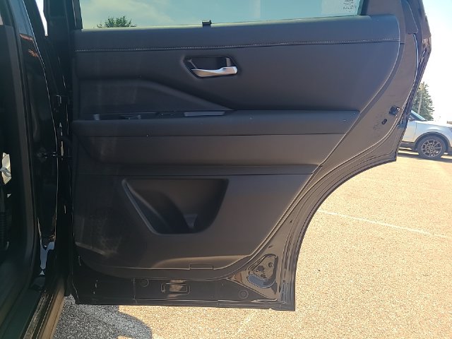 Used 2024 Nissan Pathfinder SL FWD image 31