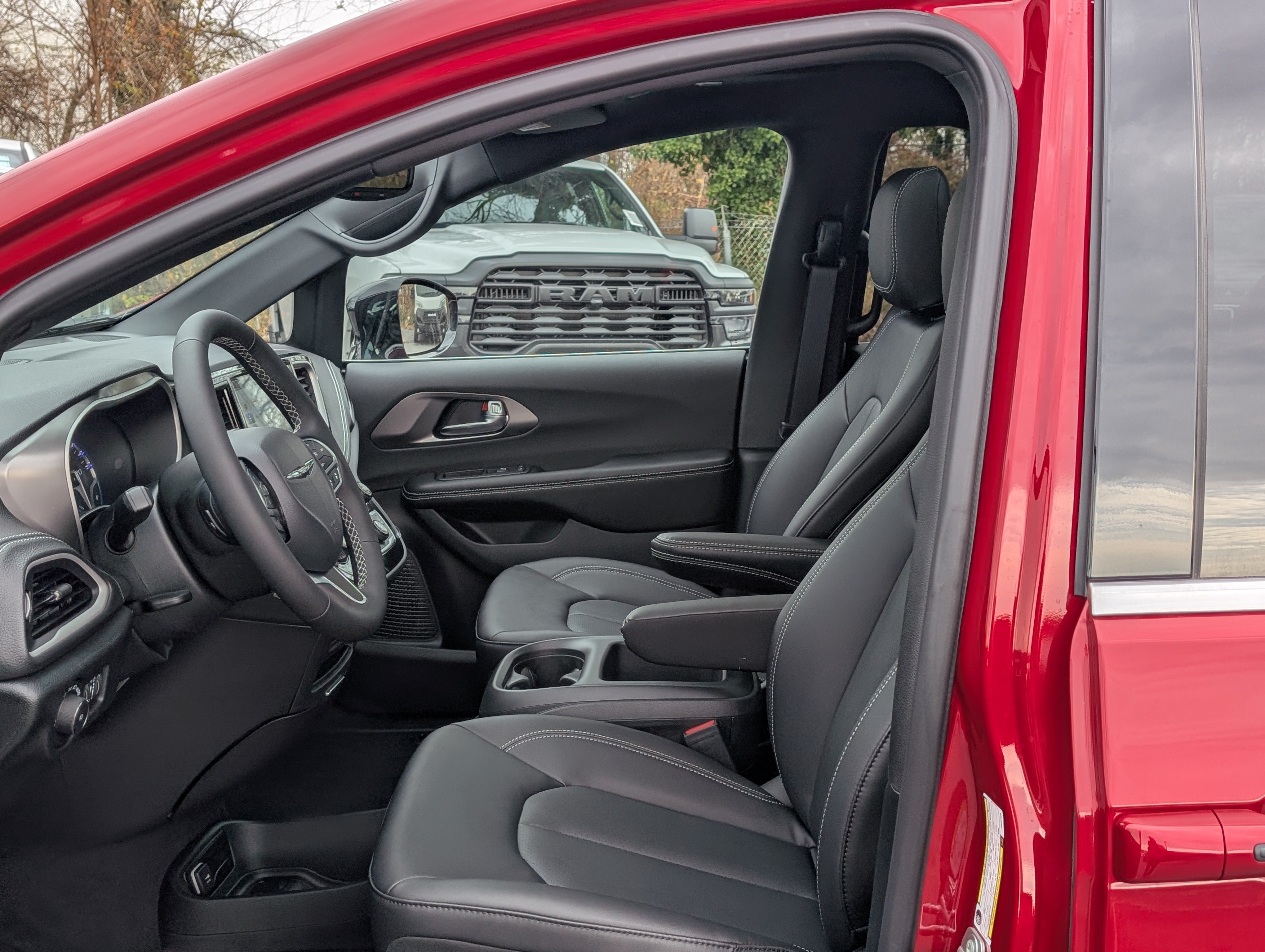 New 2026 Chrysler Pacifica Select AWD/4WD image 15