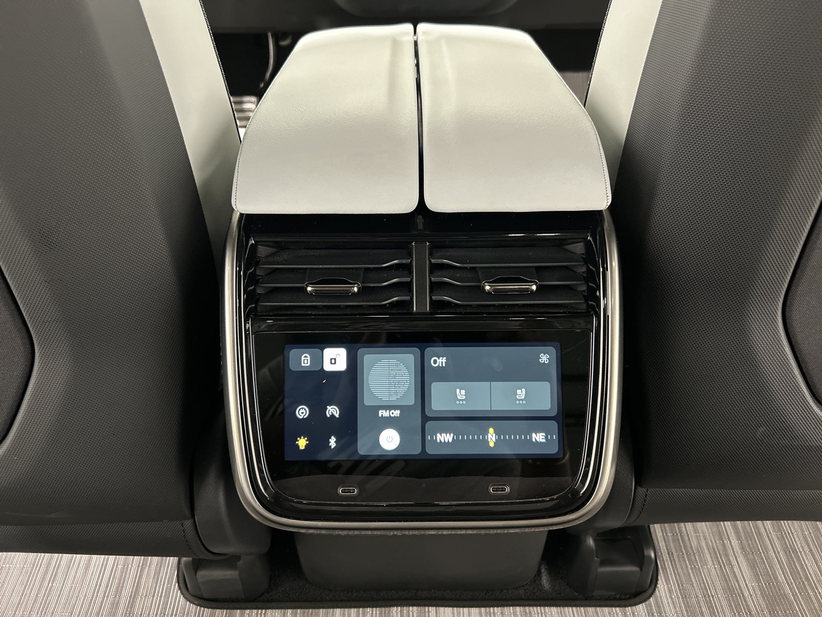 Used 2024 Rivian R1S Adventure AWD/4WD image 30