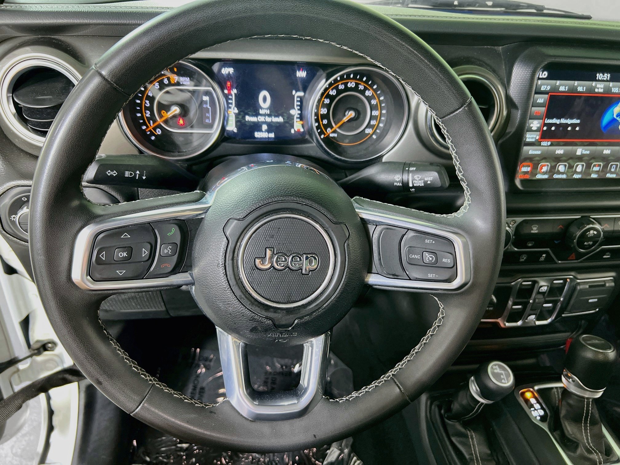 Used 2023 Jeep Gladiator Overland AWD/4WD image 11