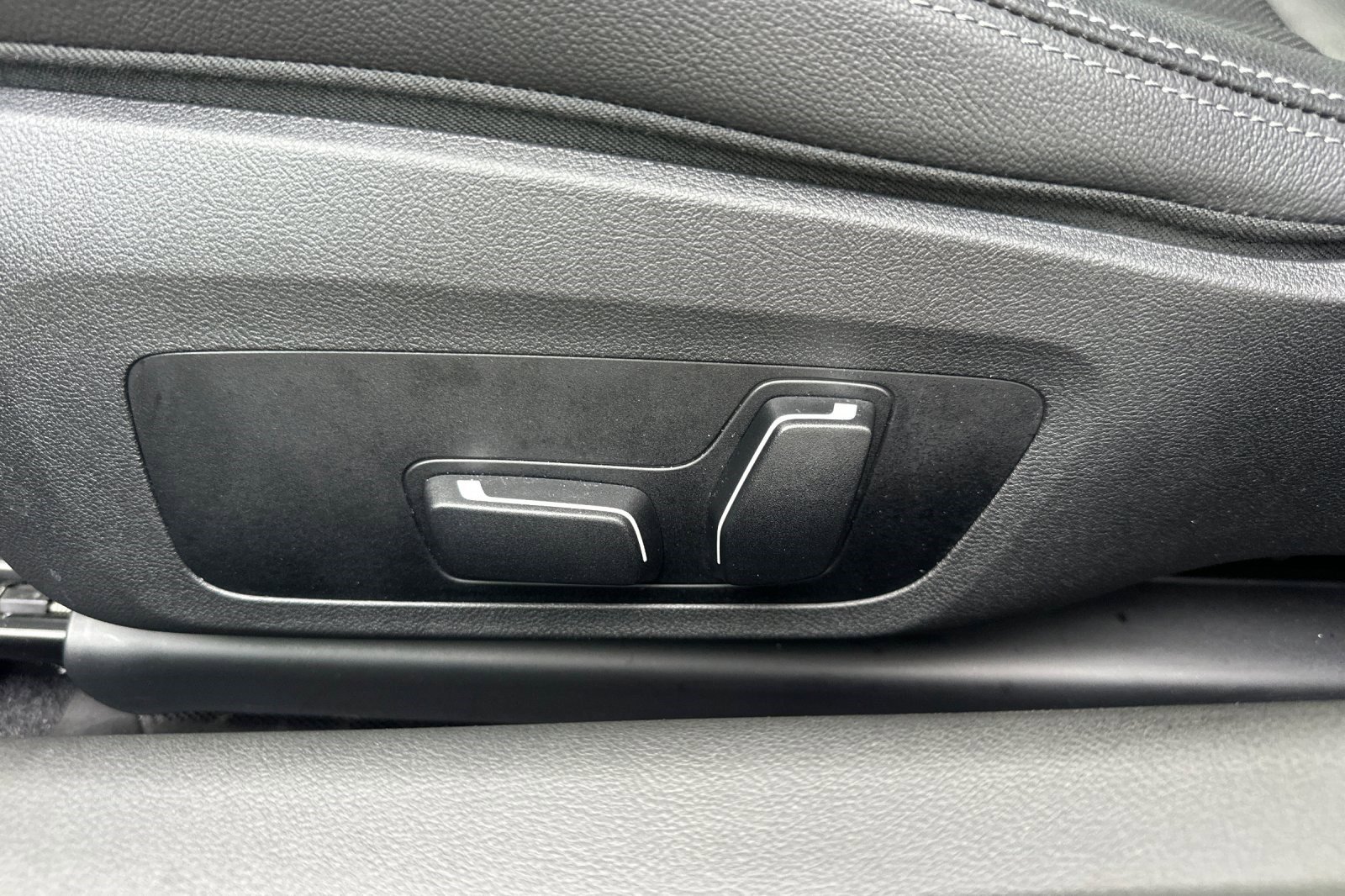 Used 2025 BMW 230i Coupe w/ Premium Package image 14