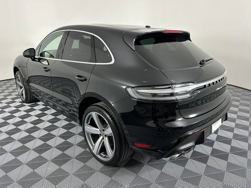Certified 2025 Porsche Macan w/ Premium Package Plus AWD/4WD image 3