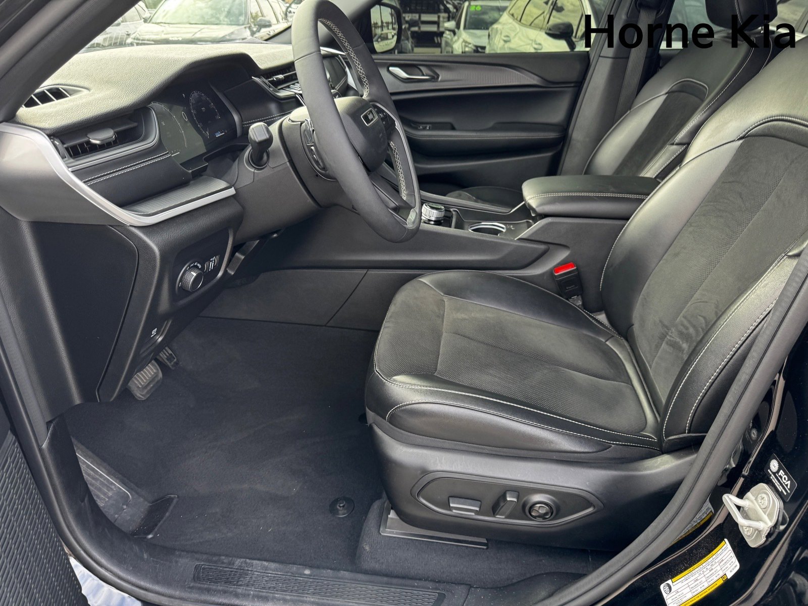 Used 2024 Jeep Grand Cherokee Altitude image 10