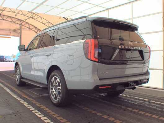 Used 2025 Ford Expedition Active AWD/4WD image 2