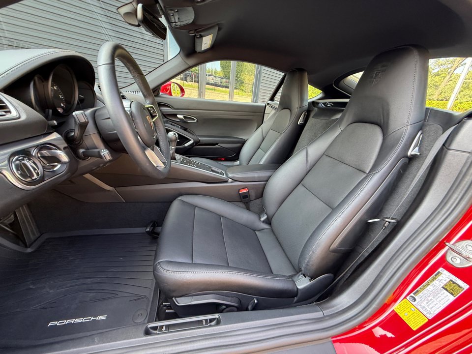 Used 2025 Porsche 718 Cayman RWD image 5