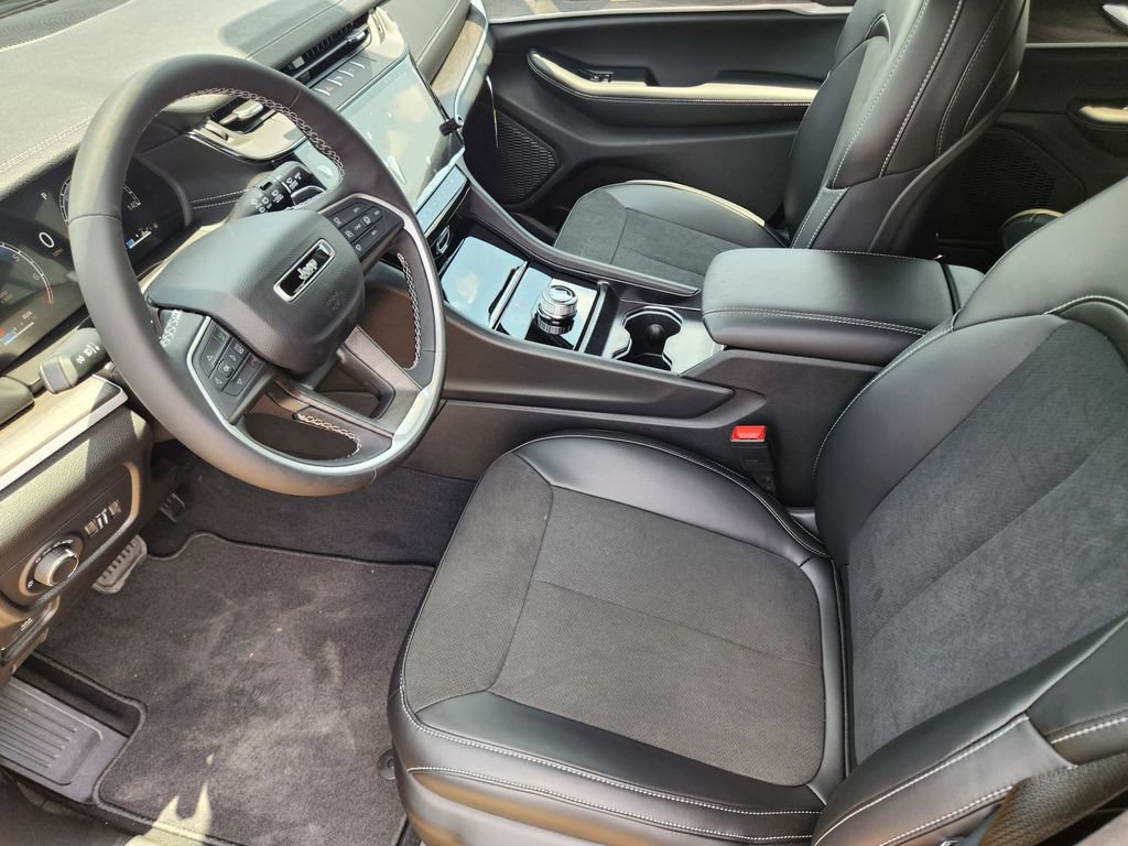 New 2026 Jeep Grand Cherokee L 2WD image 8