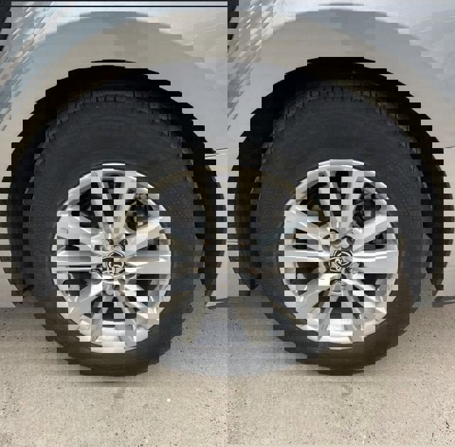 Used 2025 Toyota Camry LE image 12