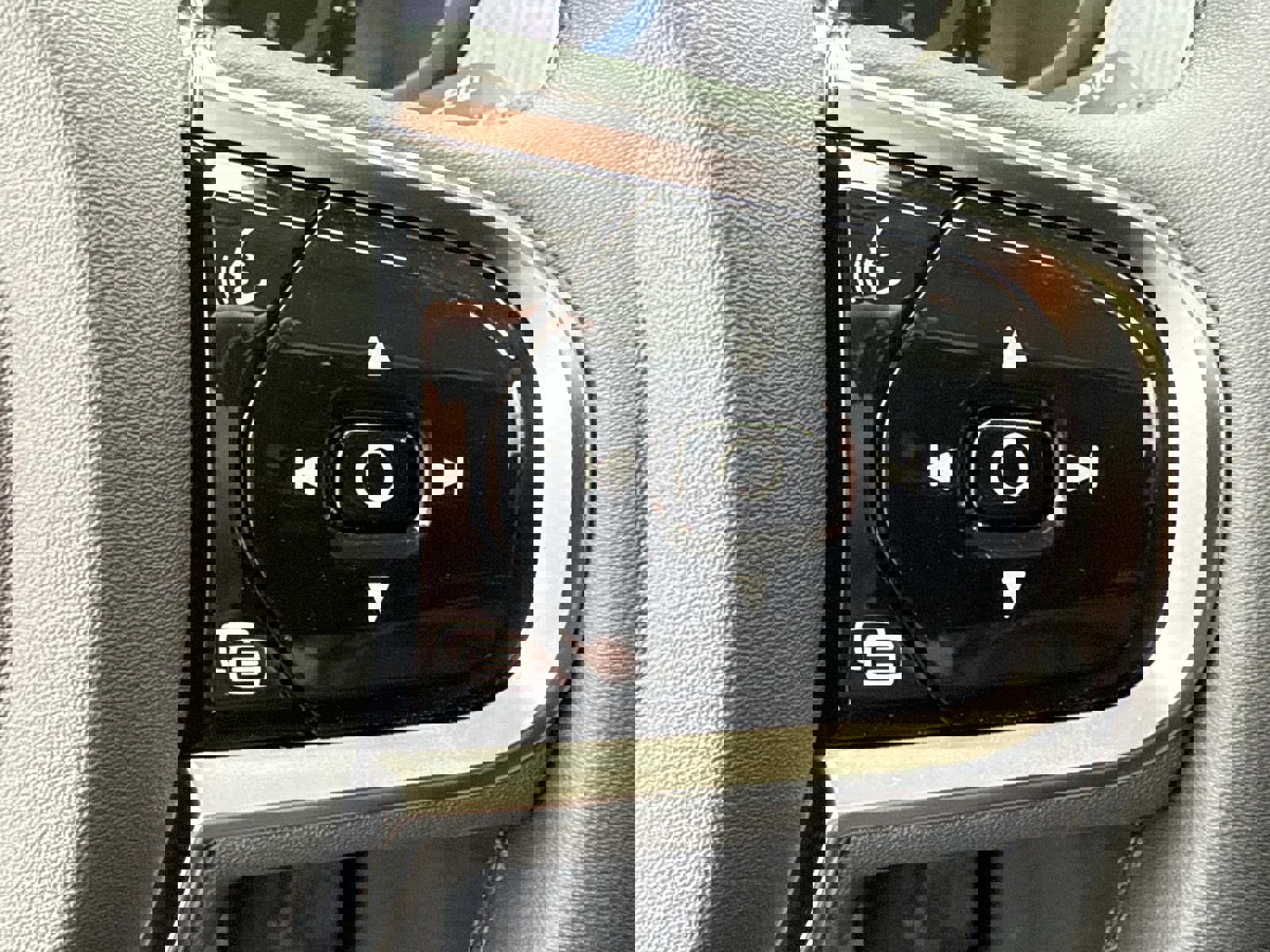 Certified 2024 Volvo V90 B6 Cross Country Plus image 27