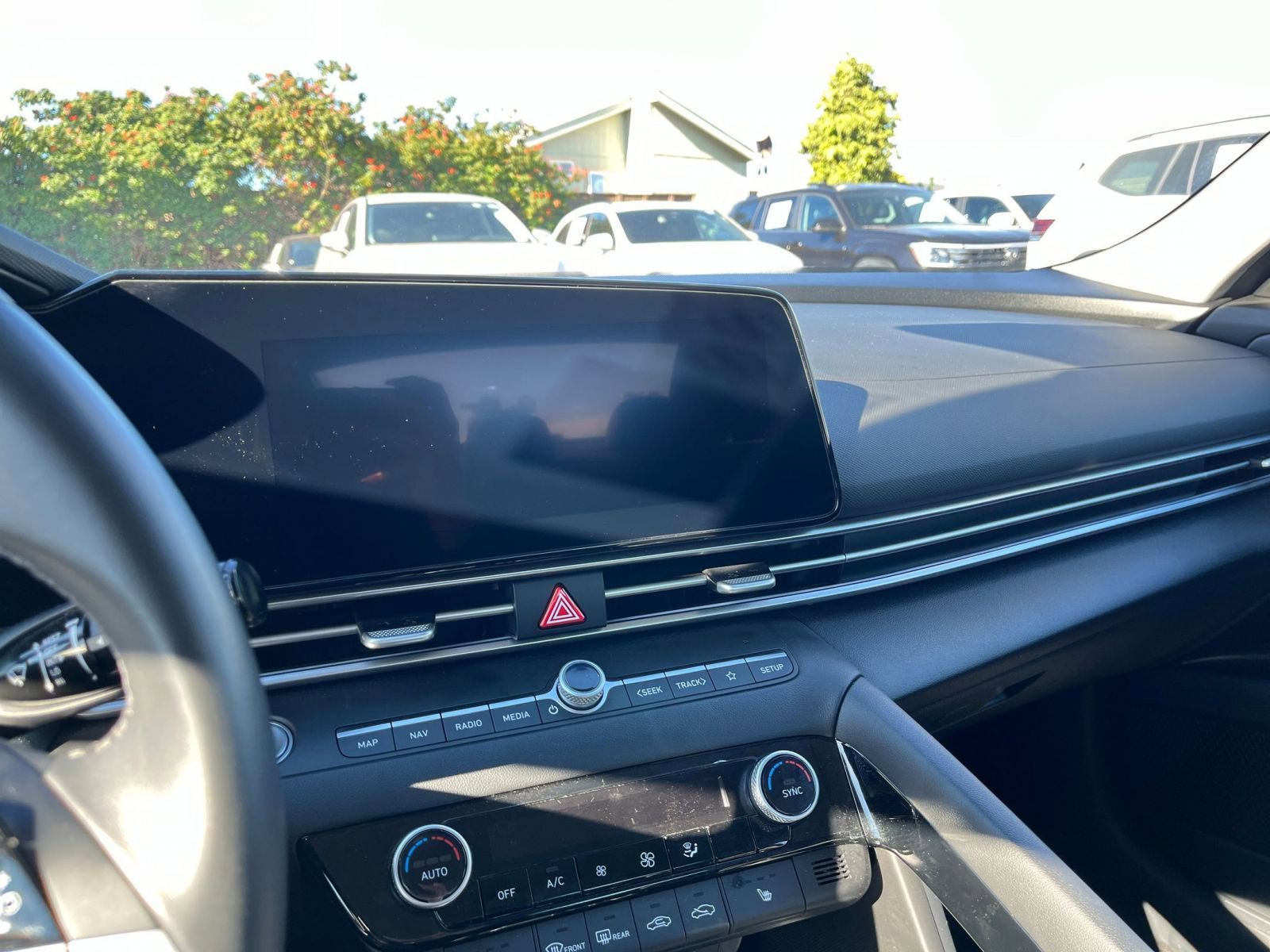 Used 2025 Hyundai Elantra SEL image 18