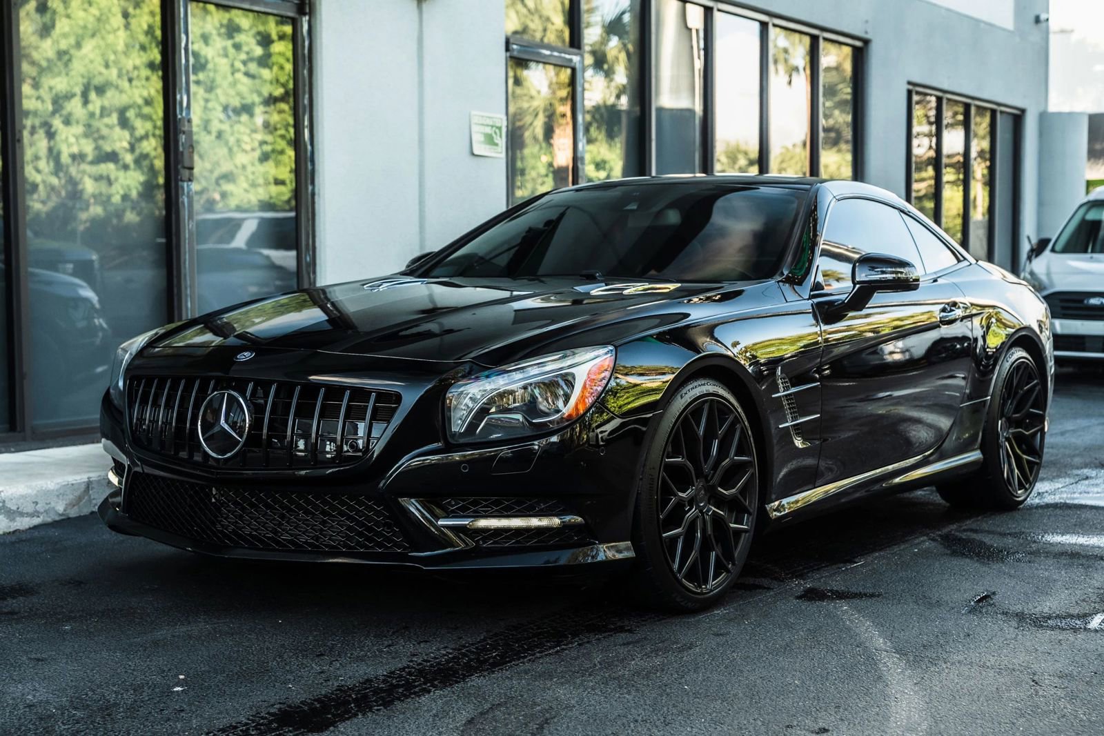 Used 2013 Mercedes-Benz SL 550 w/ Premium Pkg image 2