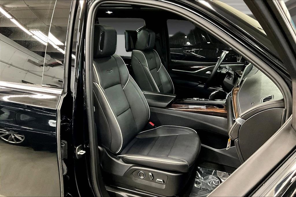 Certified 2024 Cadillac Escalade Premium Luxury image 30