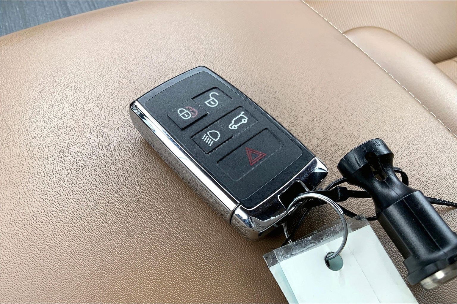 Used 2025 Land Rover Range Rover Long Wheelbase SE image 13