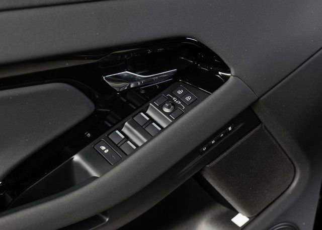 New 2025 Land Rover Range Rover Evoque Dynamic SE image 19