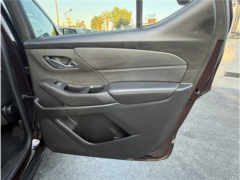 Used 2020 Chevrolet Traverse LT FWD image 26