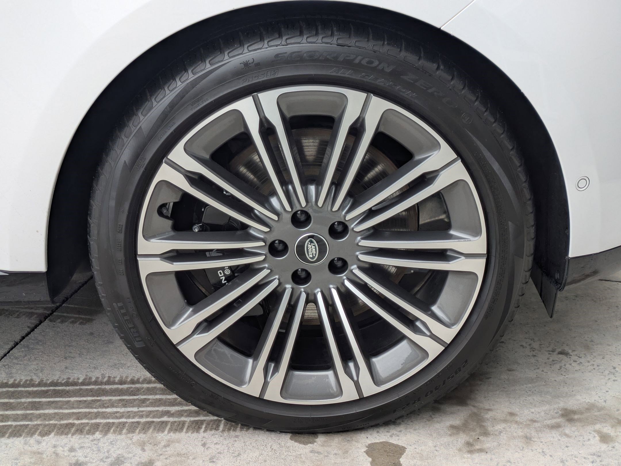 Certified 2023 Land Rover Range Rover SE image 32