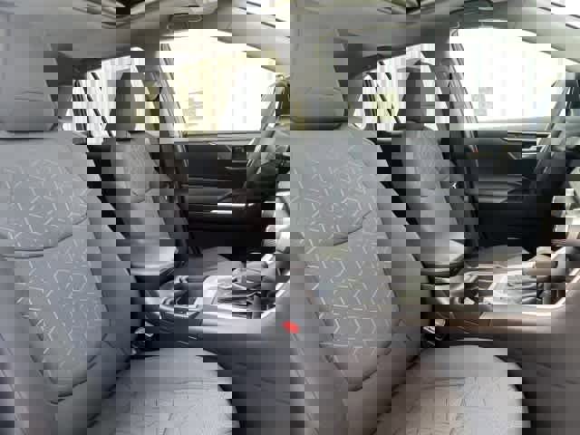 Used 2021 Toyota RAV4 XLE w/ Convenience Package image 22