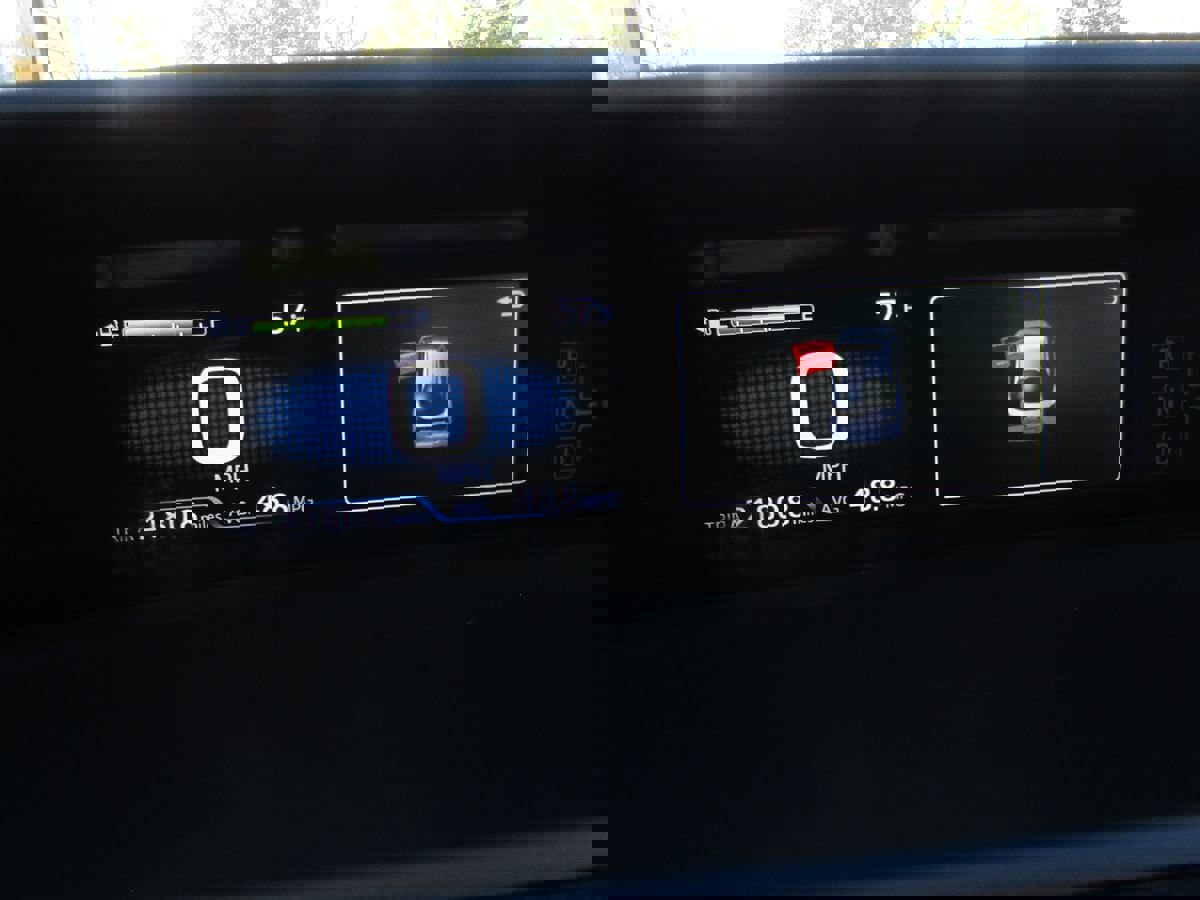 Used 2022 Toyota Prius LE image 12