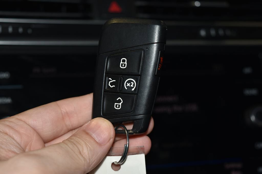 Used 2024 Volkswagen Tiguan SE image 19