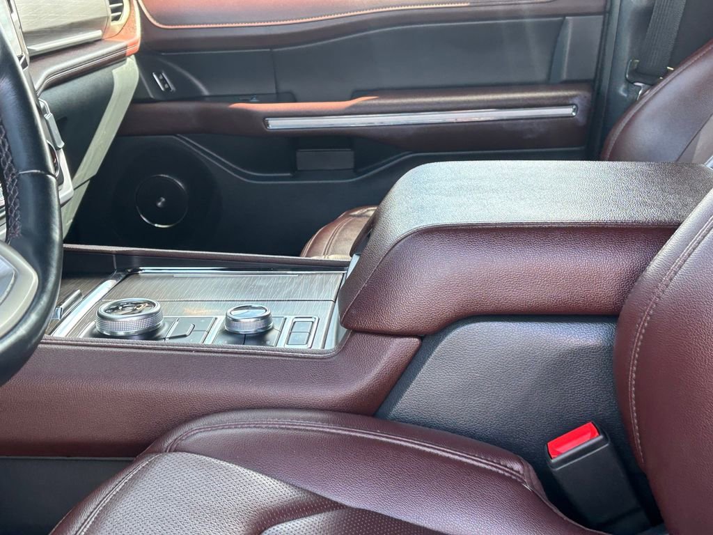Used 2024 Ford Expedition Limited AWD/4WD image 9