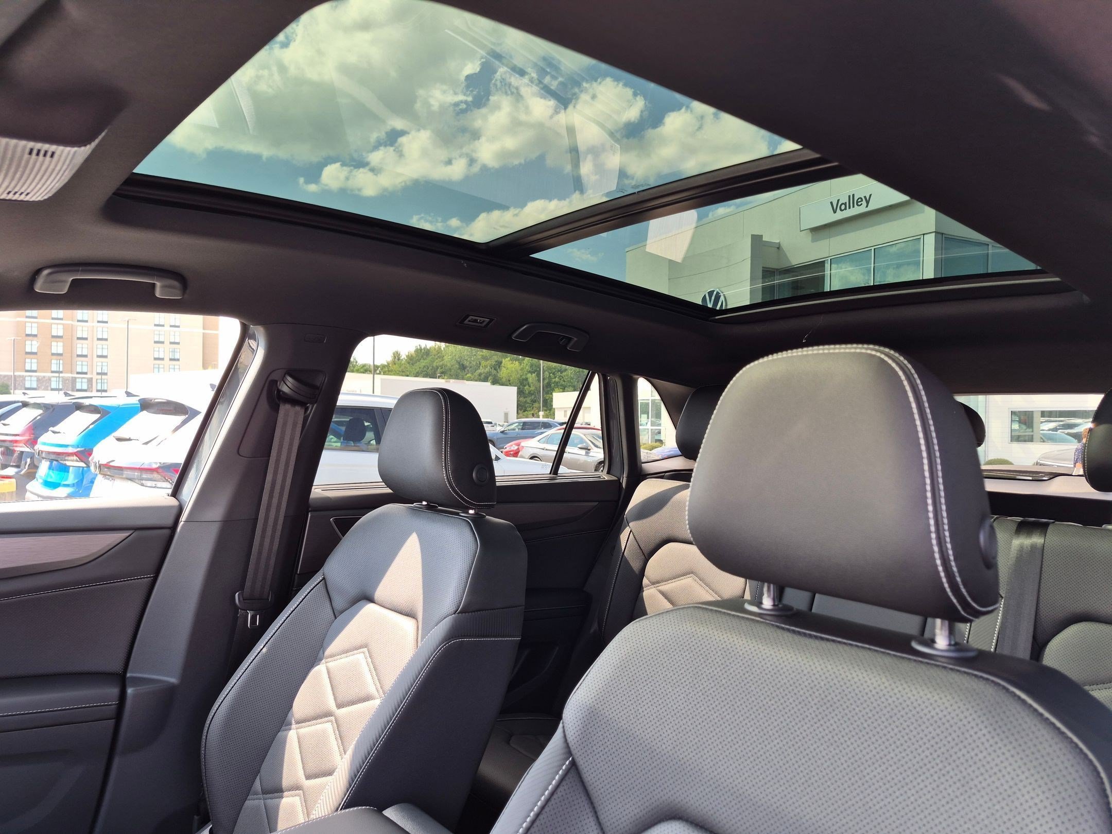New 2026 Volkswagen Atlas Cross Sport SE FWD image 16