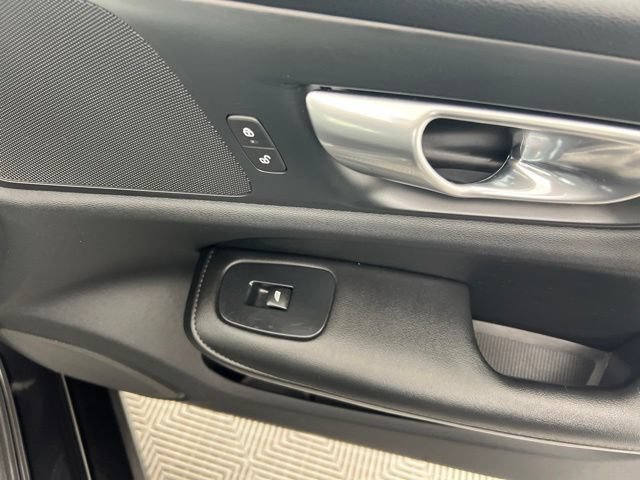 Used 2024 Volvo S60 B5 Plus AWD/4WD image 25