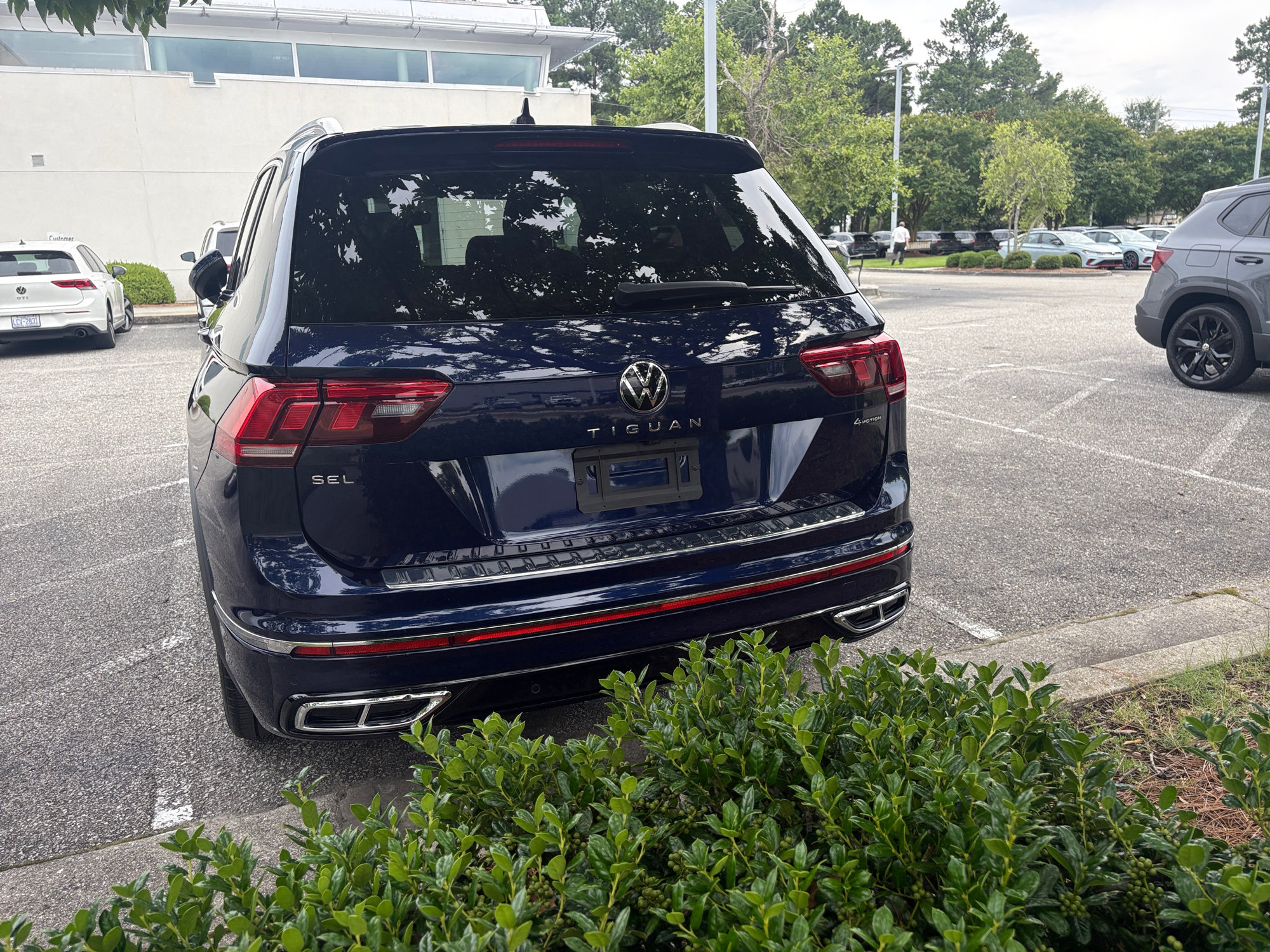 Certified 2022 Volkswagen Tiguan SEL R-Line AWD/4WD image 6