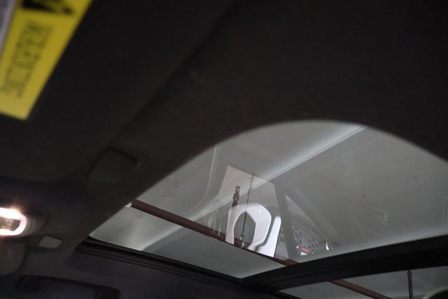 Used 2021 Volvo XC40 T5 R-Design image 20