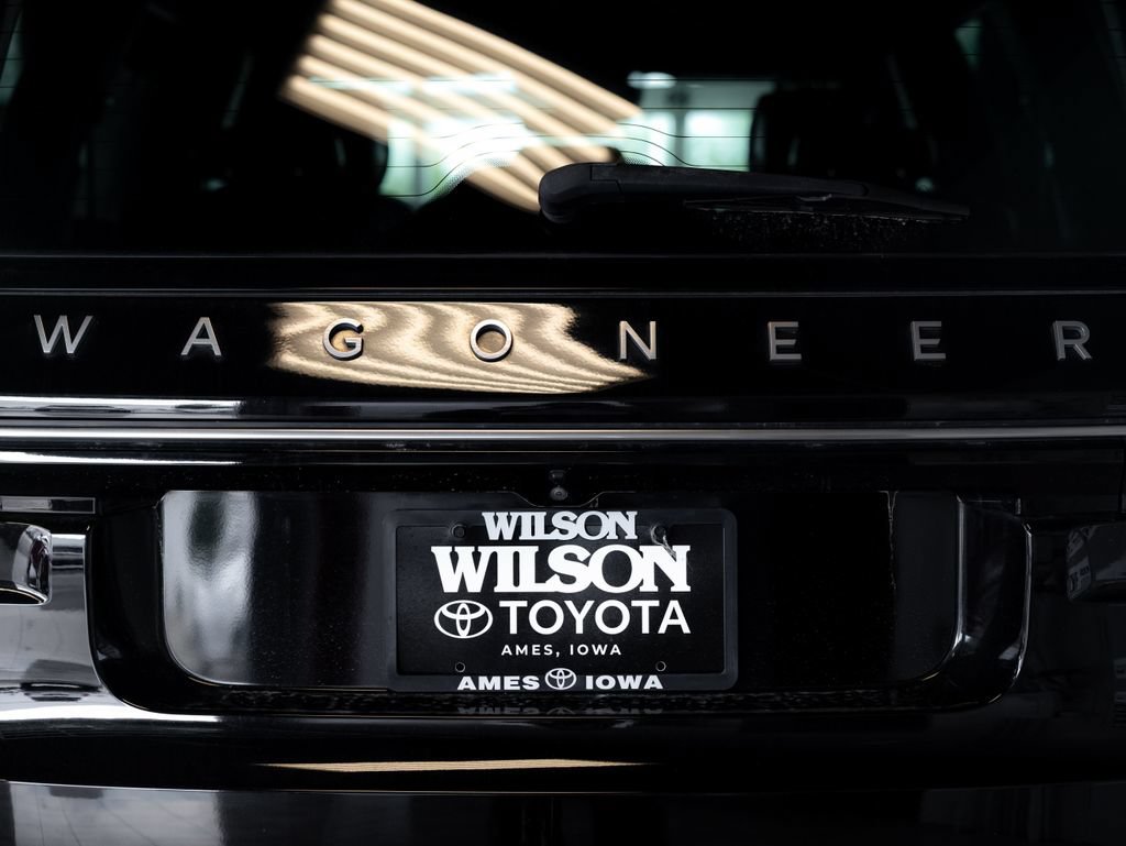 Used 2022 Jeep Wagoneer Series I AWD/4WD image 6