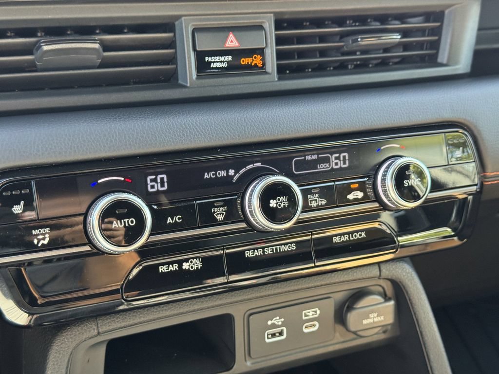 Used 2025 Honda Pilot TrailSport image 23