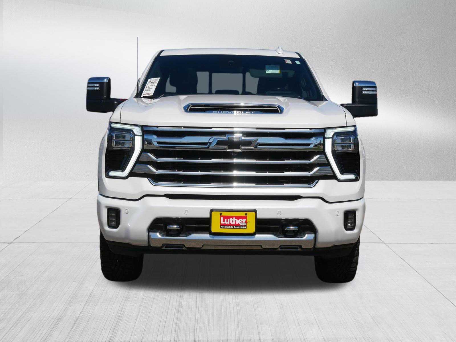 Used 2024 Chevrolet Silverado 2500 High Country w/ Technology Package AWD/4WD image 2