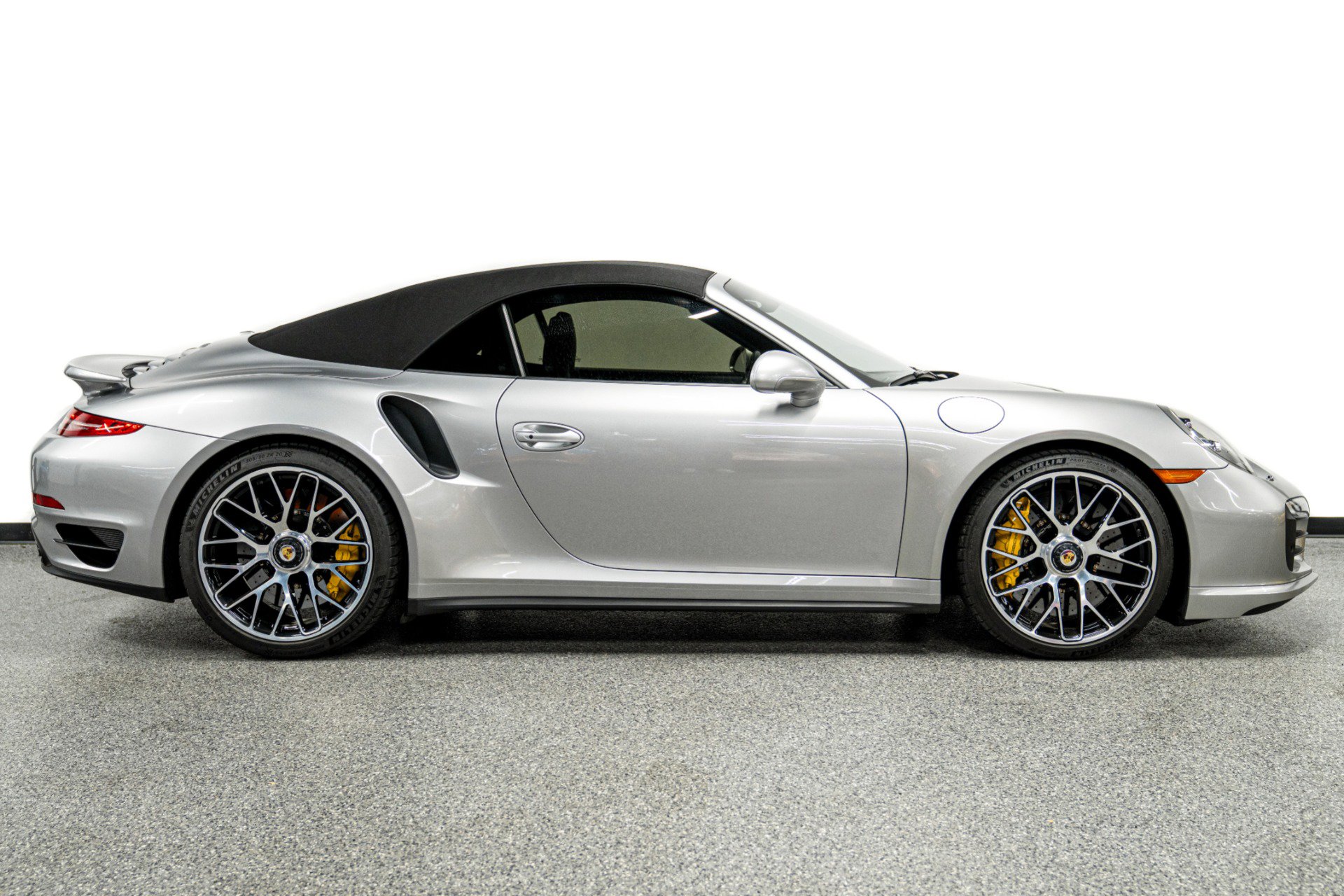 Used 2016 Porsche 911 Turbo S image 17