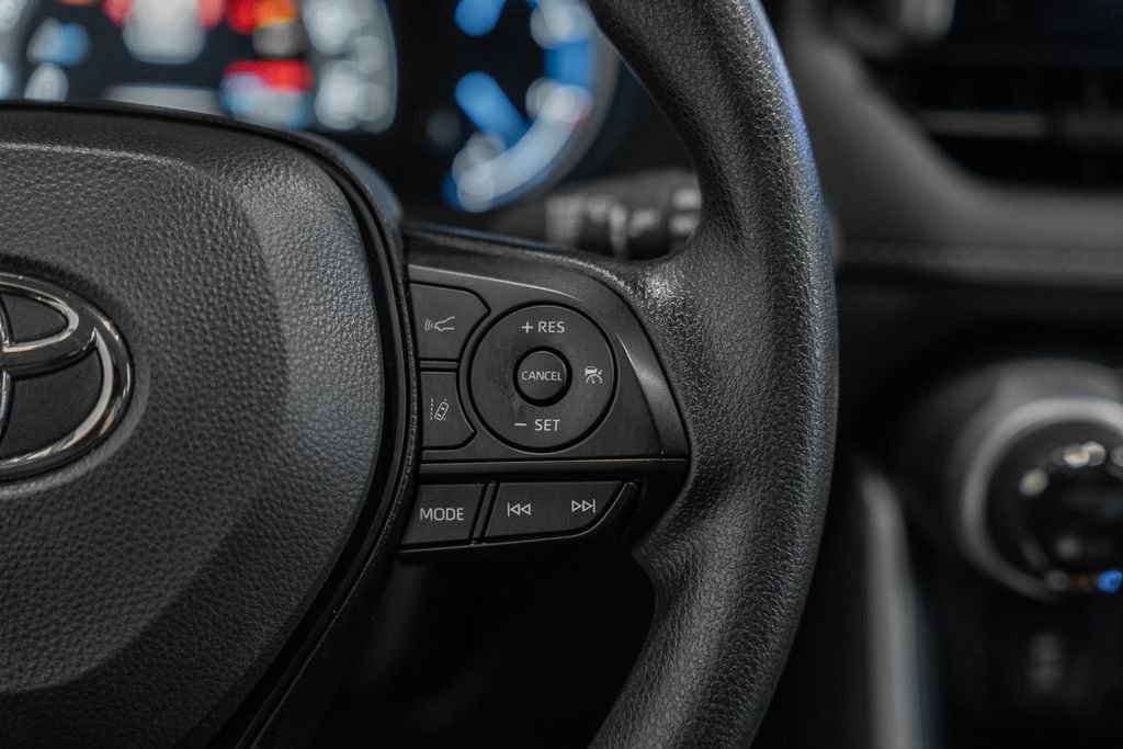 Used 2025 Toyota RAV4 XLE image 27