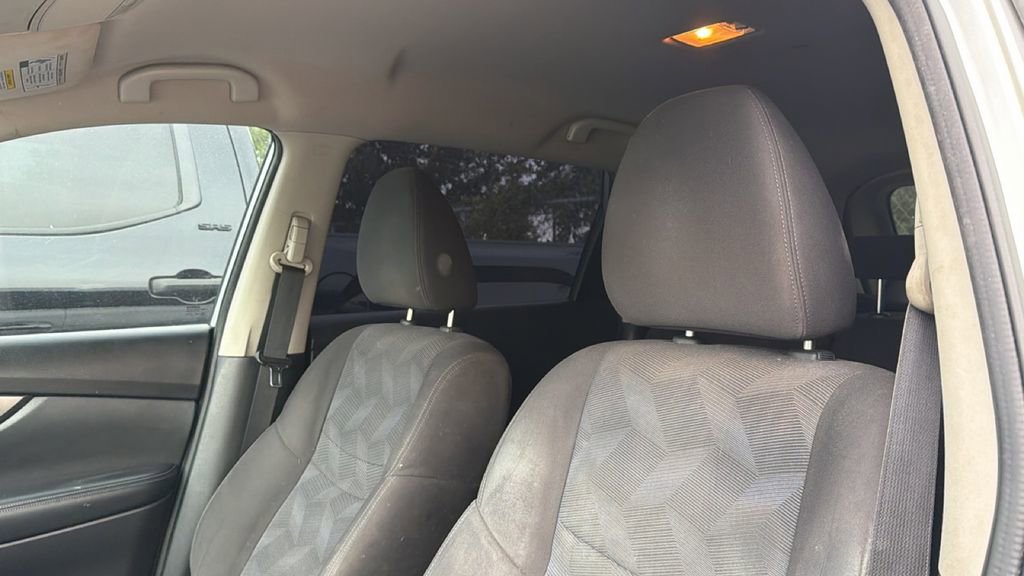 Used 2016 Nissan Rogue SV FWD image 13