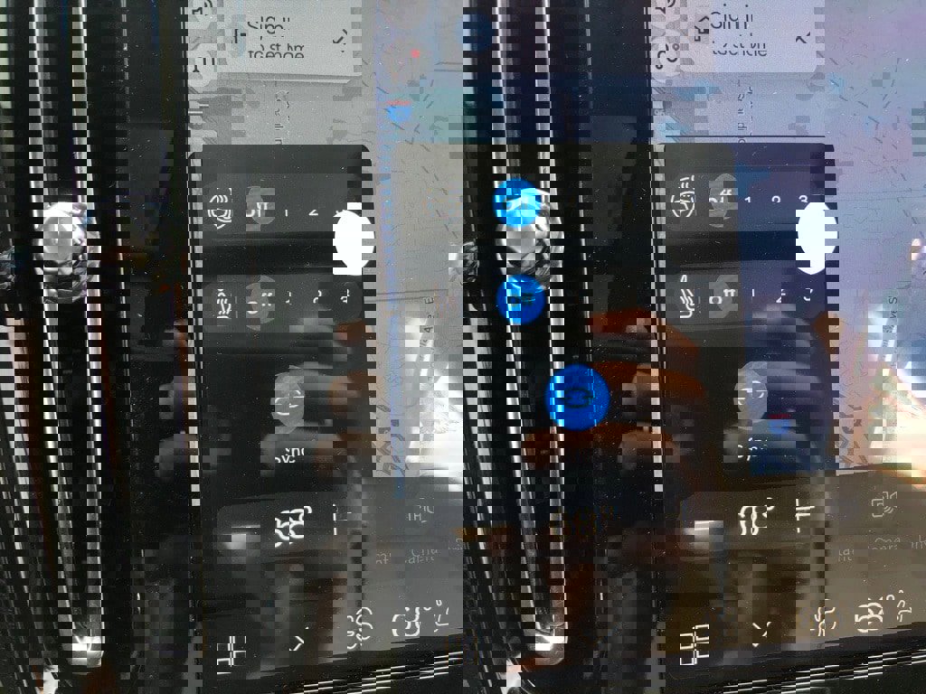 New 2026 Volvo XC40 B5 Ultra w/ Protection Package Premier image 23