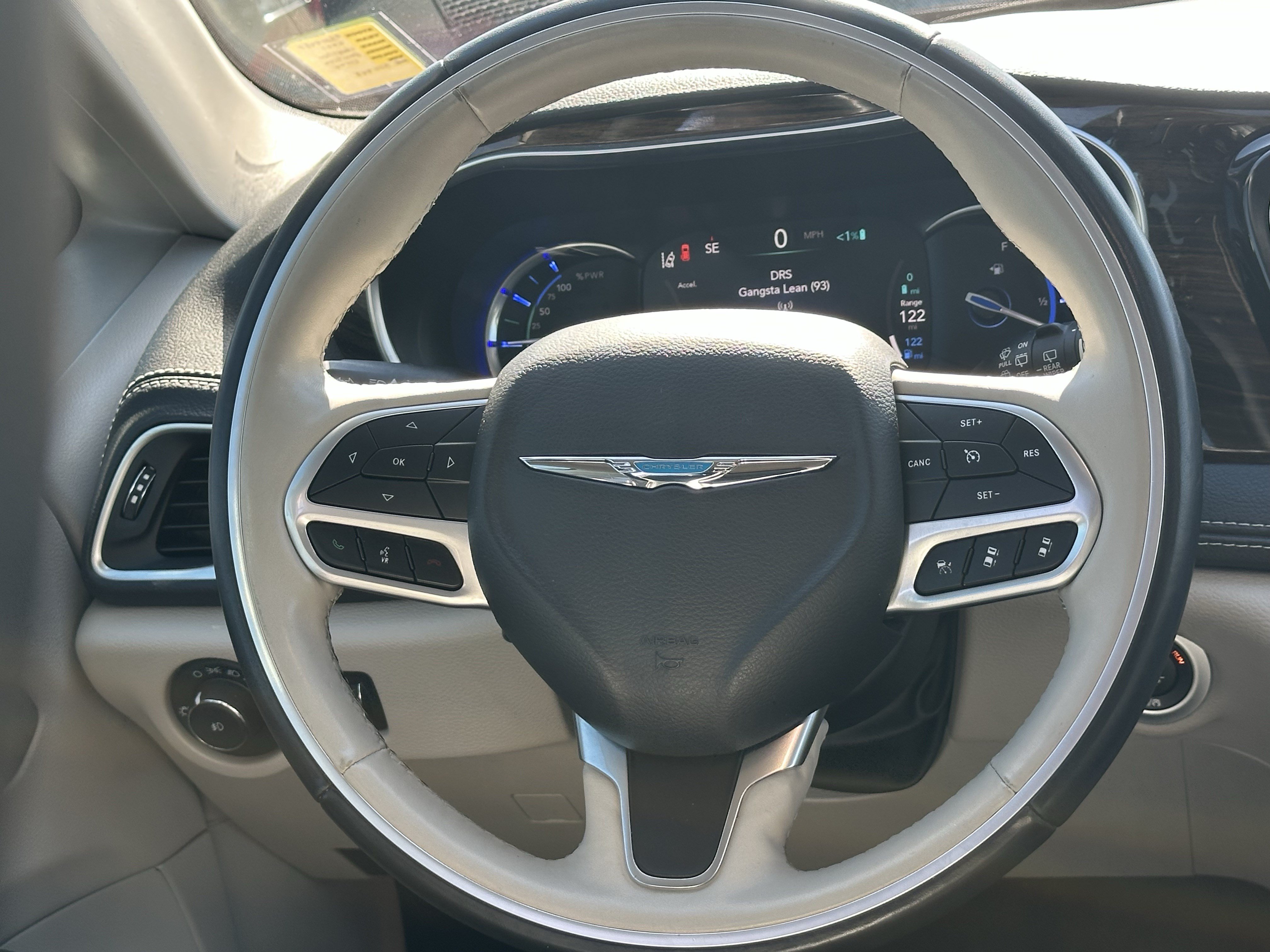 Used 2021 Chrysler Pacifica Limited w/ Uconnect Theater Family Group FWD image 23