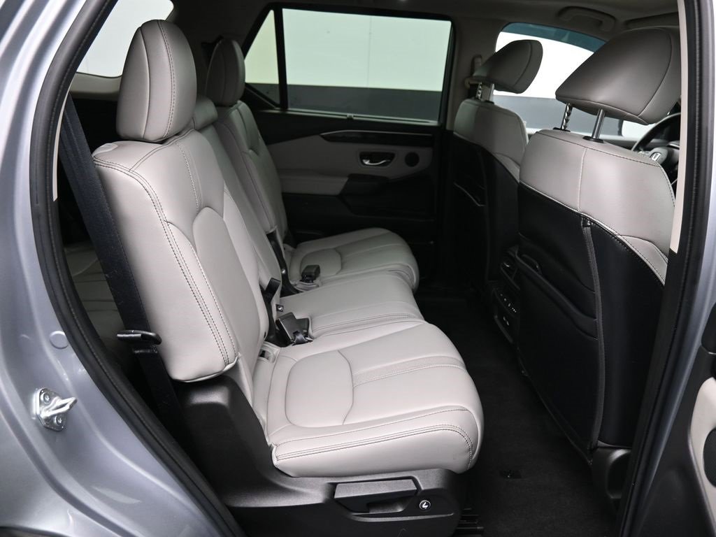Used 2023 Honda Pilot Touring image 26