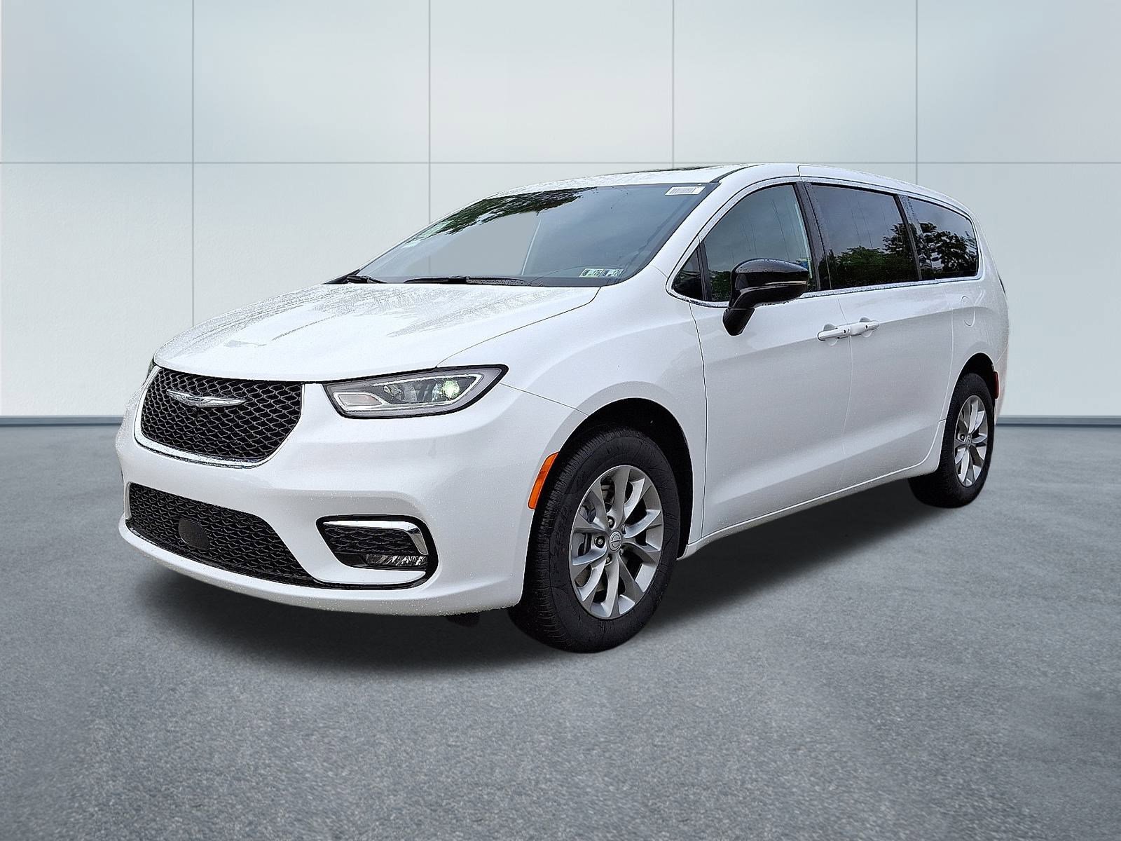 New 2026 Chrysler Pacifica Select image 2