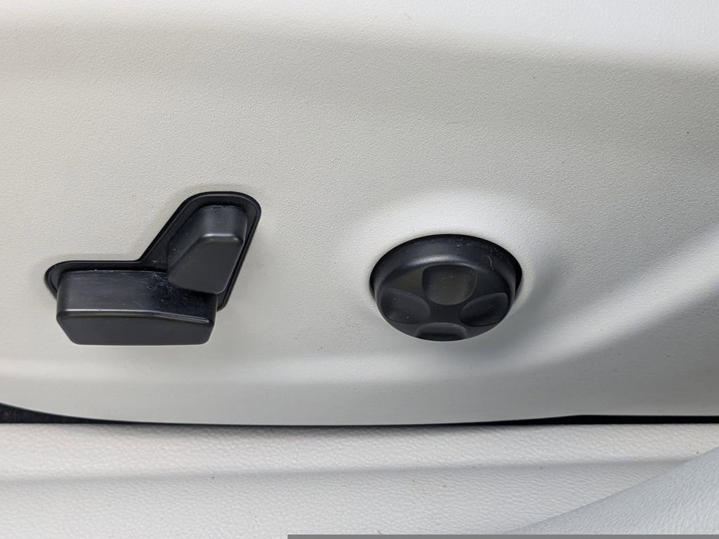 Used 2019 Jeep Cherokee Limited w/ Luxury Group image 19