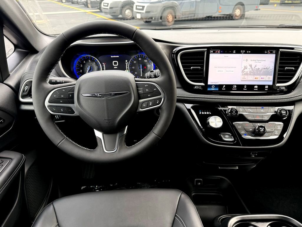 New 2026 Chrysler Pacifica Select image 17
