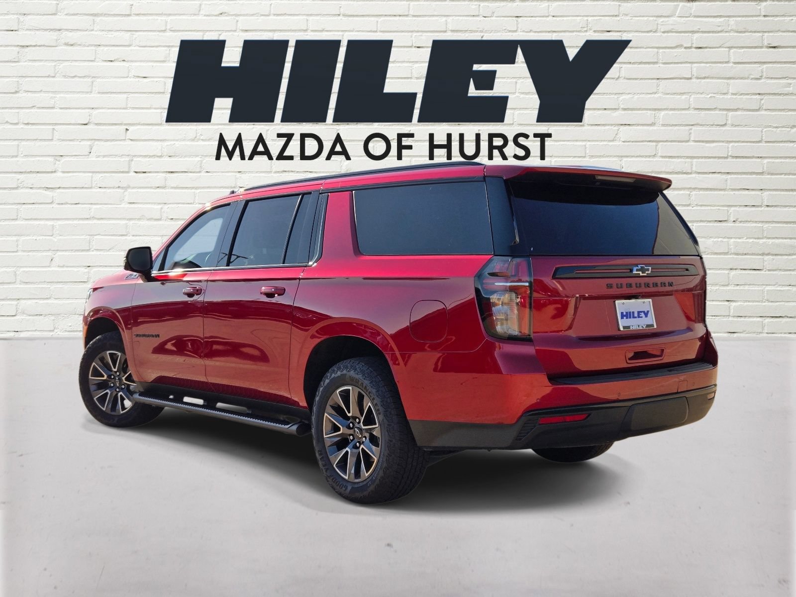 Used 2024 Chevrolet Suburban Z71 w/ Luxury Package AWD/4WD image 4