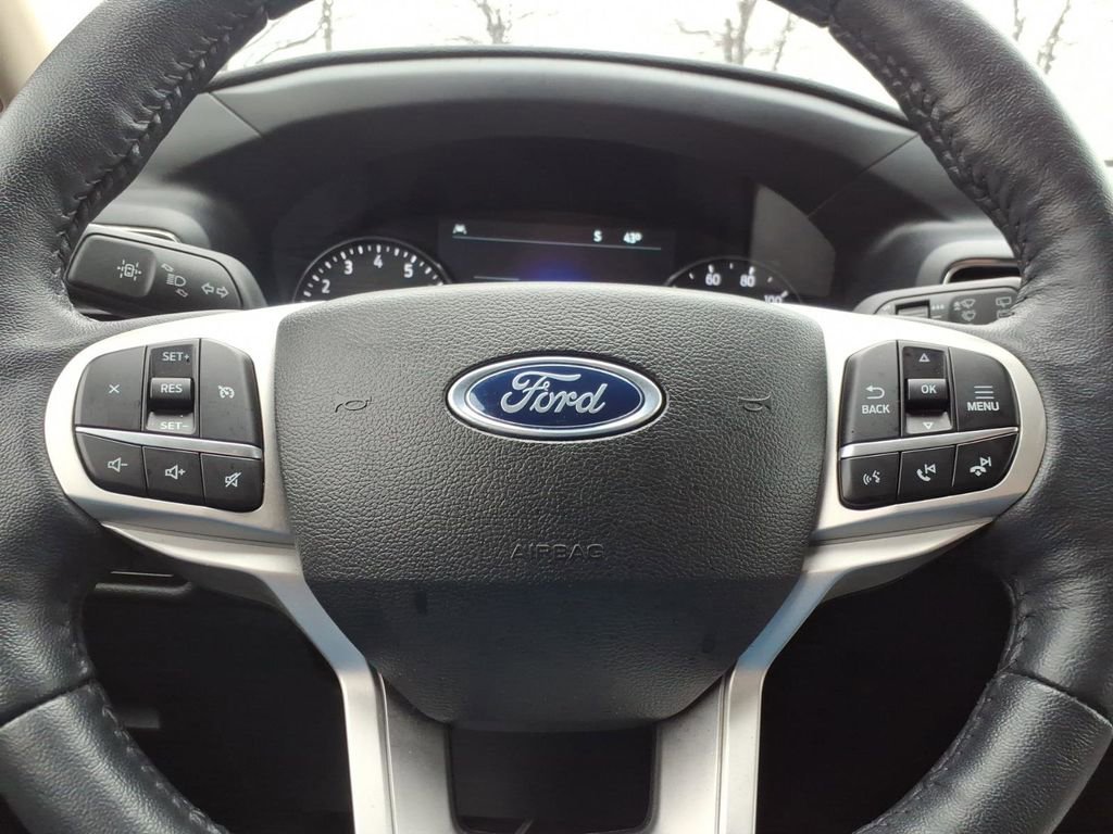 Used 2023 Ford Explorer XLT w/ Equipment Group 202A AWD/4WD image 23