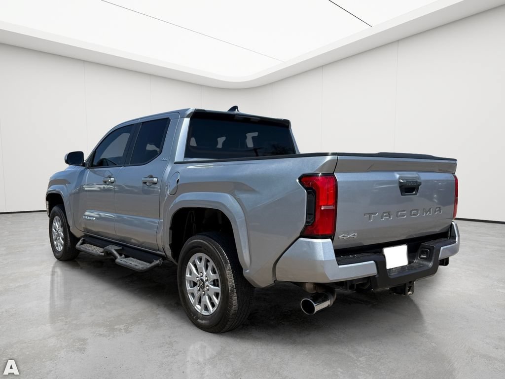 Used 2024 Toyota Tacoma SR5 AWD/4WD image 4