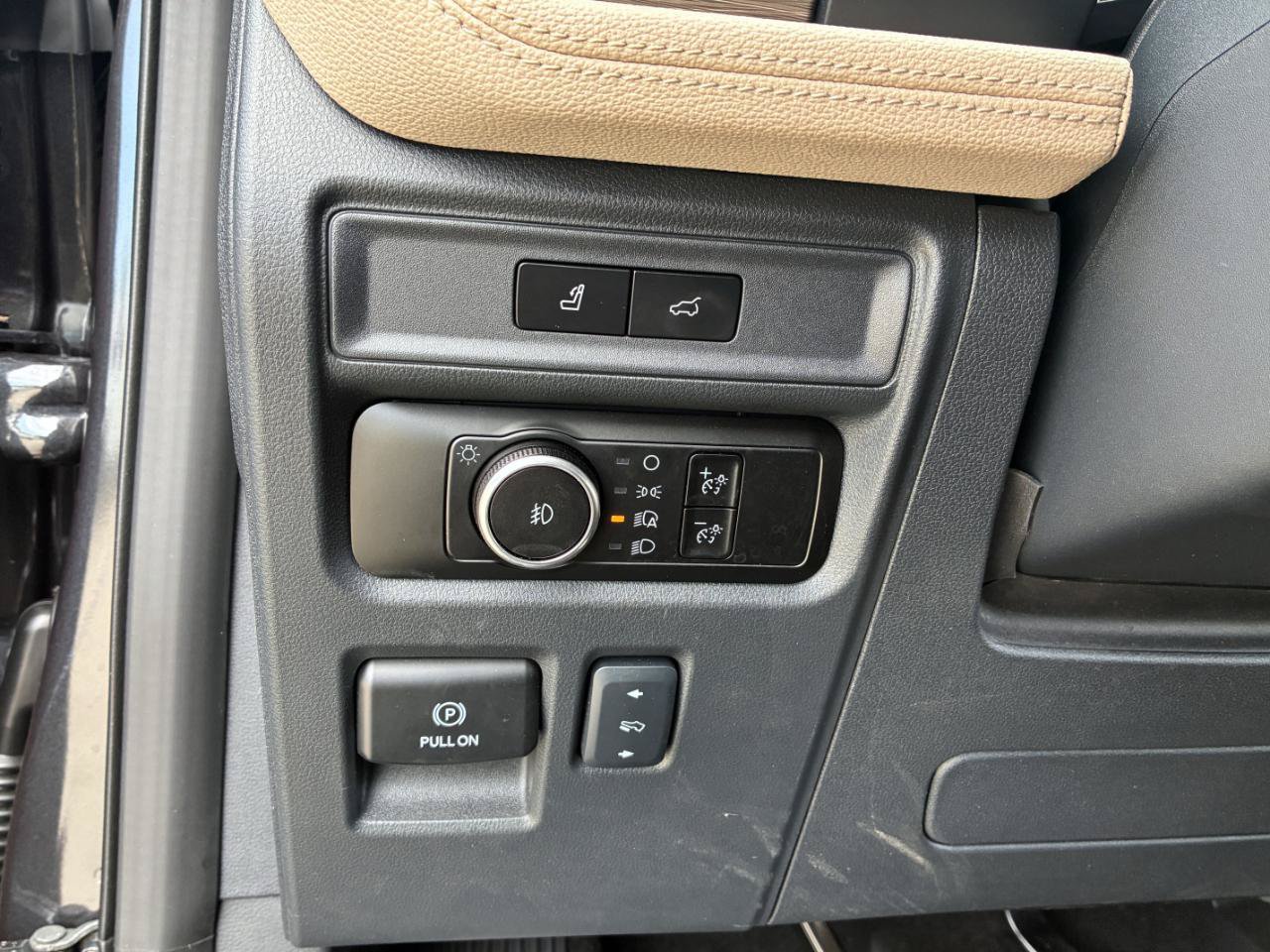 Used 2024 Ford Expedition Limited RWD image 27