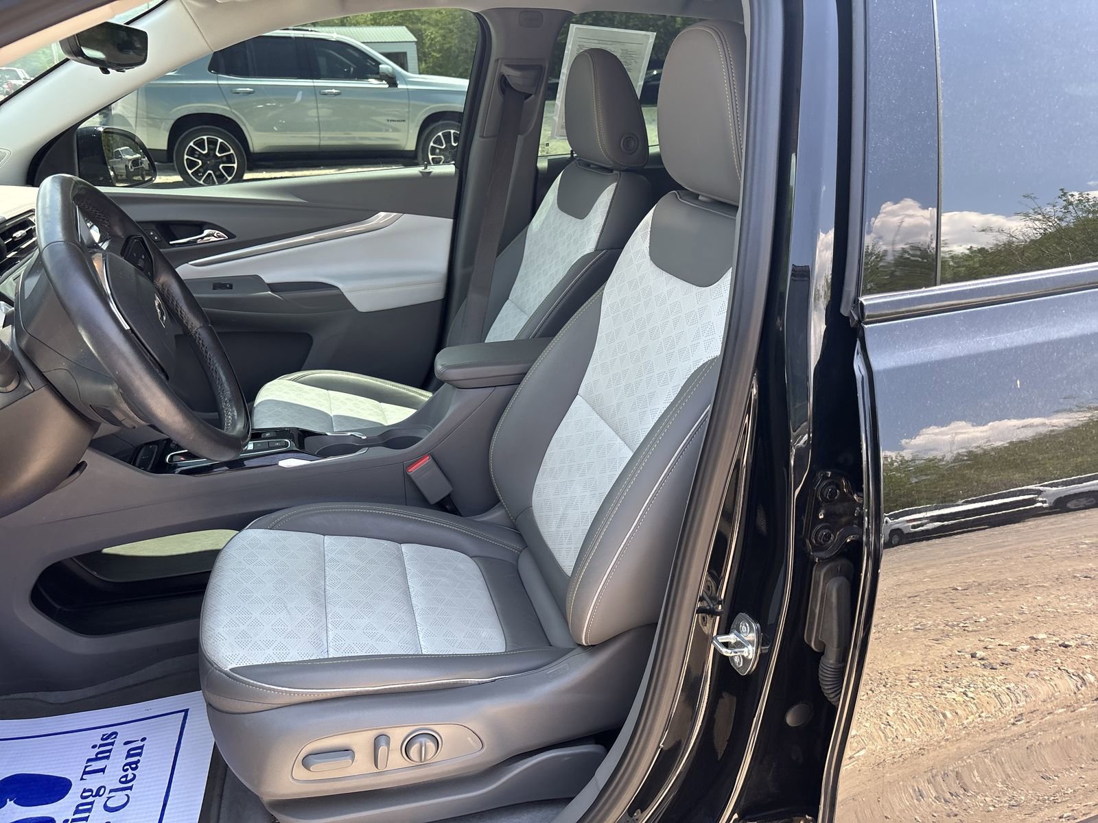 Used 2022 Chevrolet Bolt EUV Premier w/ Sun & Sound Package FWD image 14