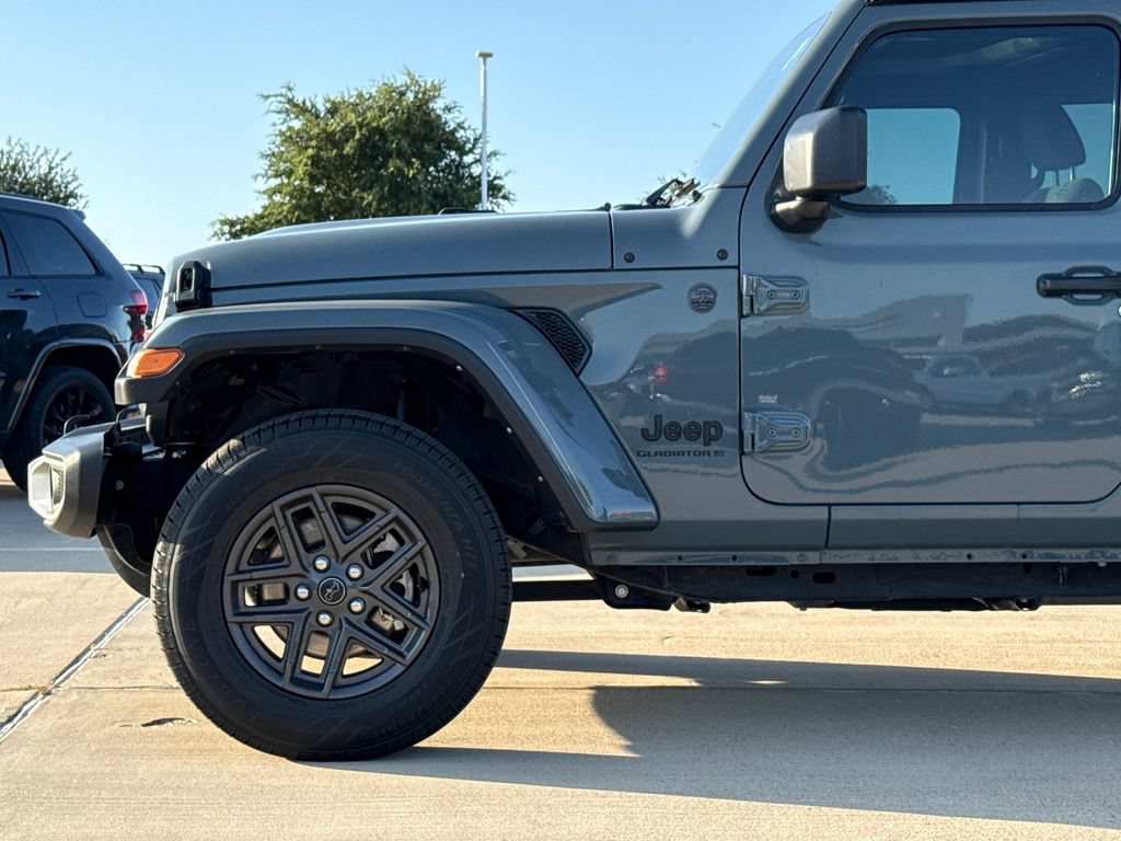 Used 2024 Jeep Gladiator Sport AWD/4WD image 5