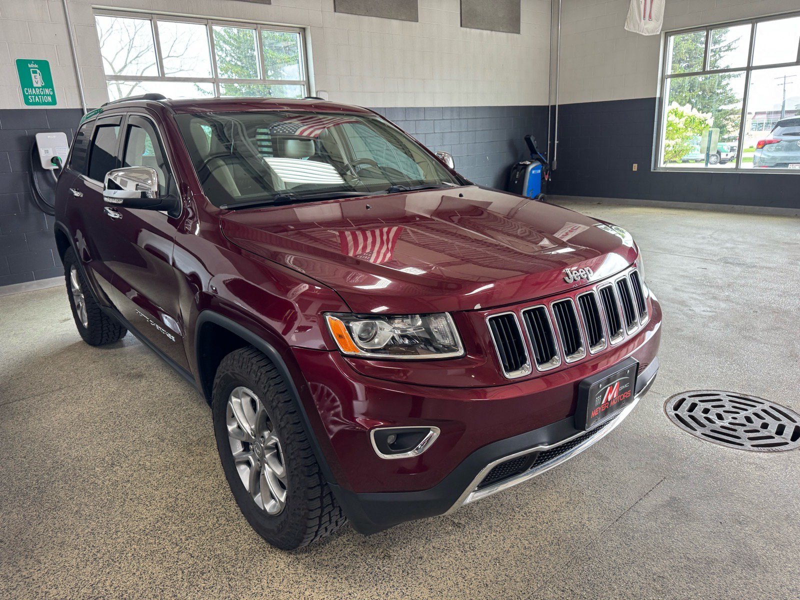 Used 2016 Jeep Grand Cherokee Limited AWD/4WD image 3