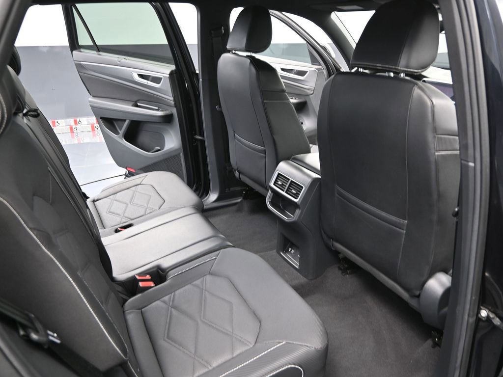 Used 2024 Volkswagen Atlas Cross Sport SE image 43