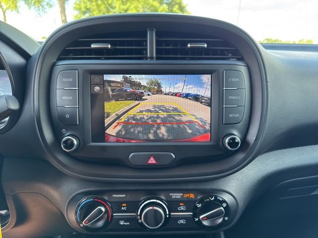 Used 2025 Kia Soul LX w/ LX Technology Package FWD image 28