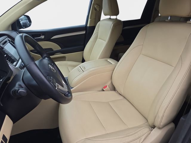 Used 2018 Toyota Highlander XLE image 19